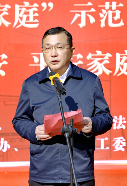 蚌埠市委常委政法委书记吴捍卫出席2020蚌埠家庭文化节61平安家庭
