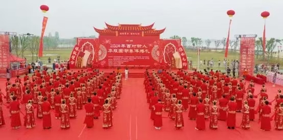 这场集体婚礼上，蚌埠市委书记为百对新人送上祝福